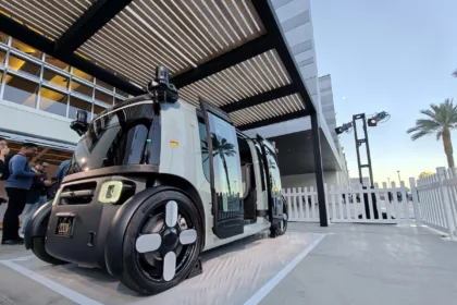 Robot Taxi en présentation au re:Invent 2025 à Las Vegas